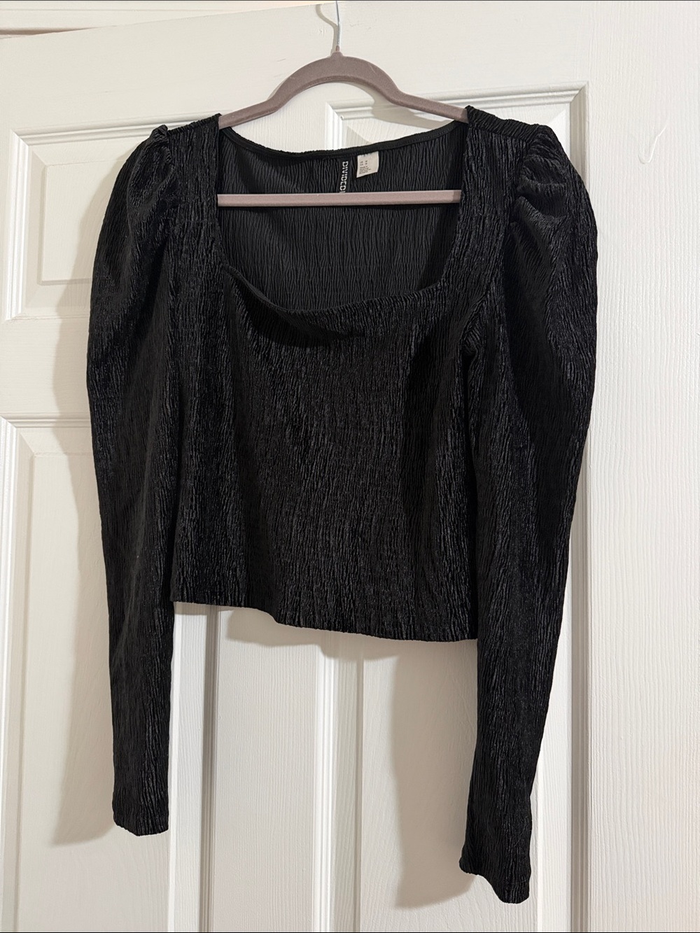 Black Square-Neck Puff-Sleeve Women's Cropped Long Sleeve Top